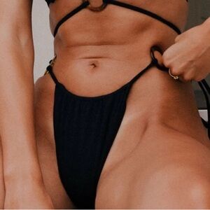 Small VDM Ziggy Black Ribbed / Black Plain Reversible Bikini Bottom